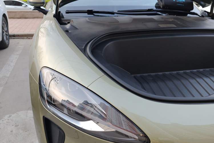 Used Xiaomi Auto SU7 2024 Four-Wheel Drive Ultra-Long Range Advanced Intelligent Driving Max Edition Right Front Headlight