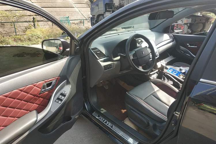 Used Zotye Z300 2014 New Vision 1.5L Manual Luxury Model