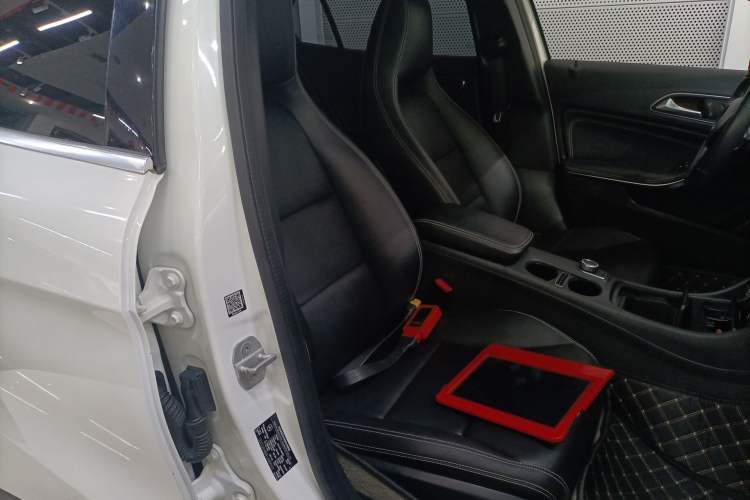 Used Mercedes-Benz GLA 2015 GLA 220 4MATIC Luxury Model
