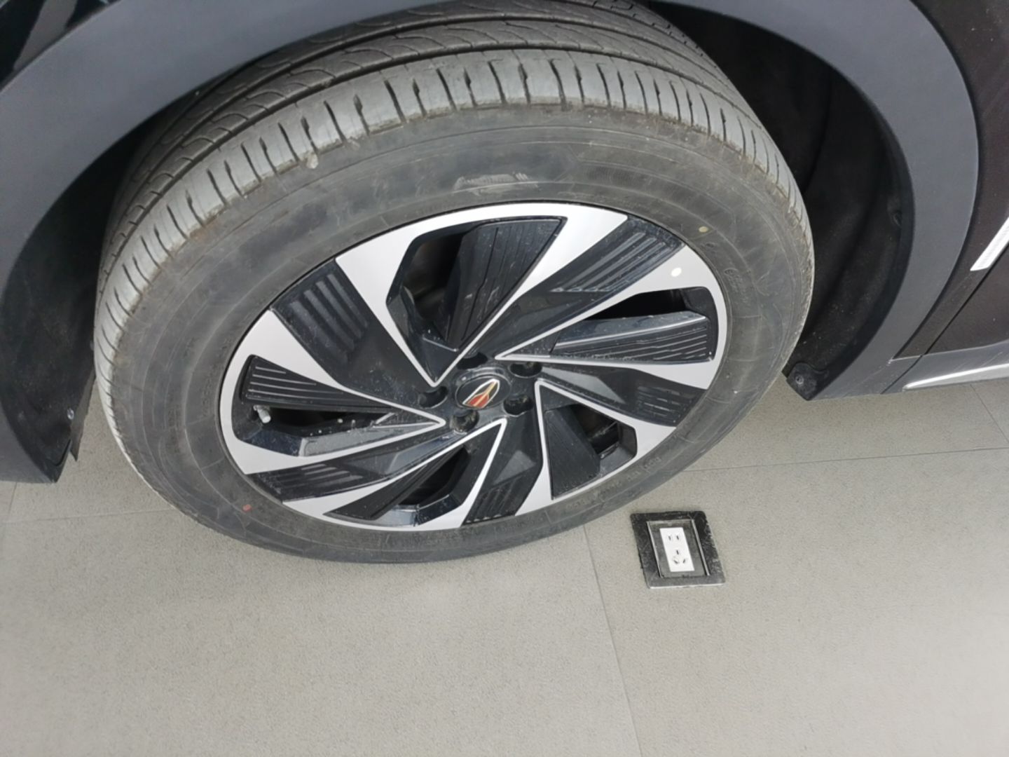 Hongqi HS7 PHEV 2024 2.0T PHEV Four-Wheel Drive Flagship Edition 6 Seats — снимка 10