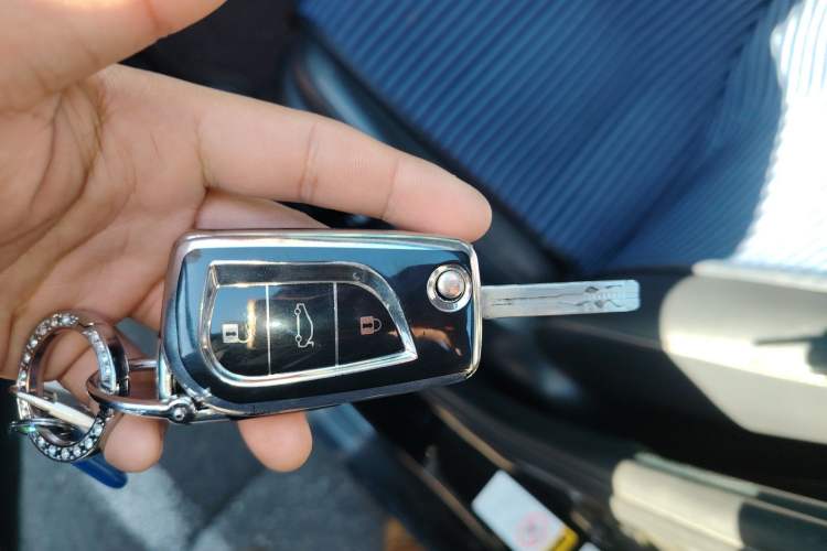 Used Toyota Camry 2016 2.0G 10th Anniversary Leading Edition
