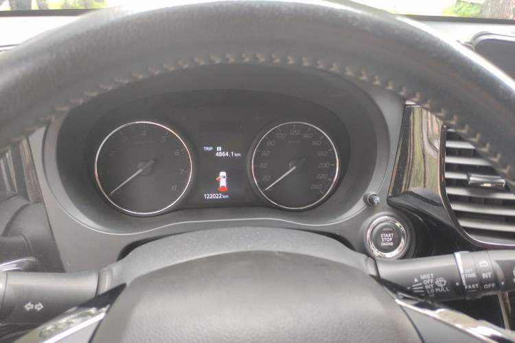 Used Mitsubishi Outlander 2019 2.0L Two-Wheel Drive Comfort Edition 5 Seats China VI Standard Instrument Cluster