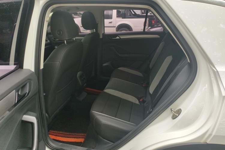 Used Volkswagen T-ROC 2019 230TSI DSG Two-Wheel-Drive Advanced Version China VI Standard Left Rear Seat