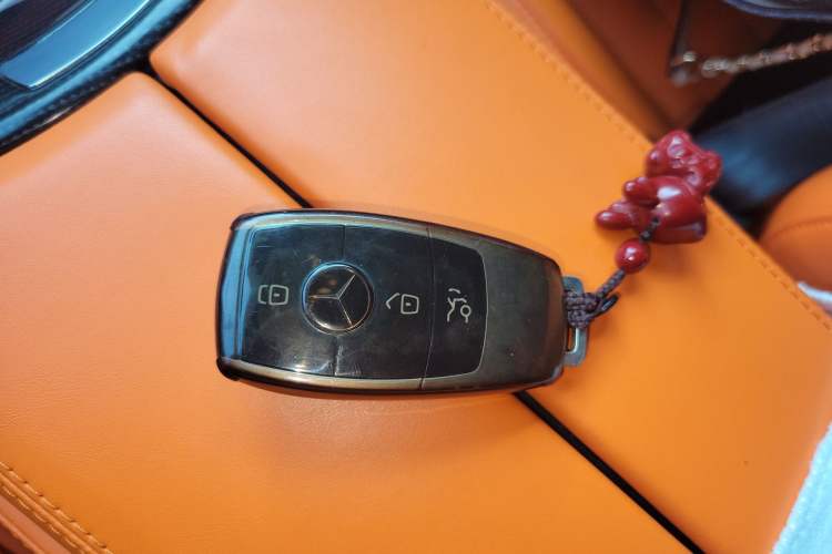 Used Mercedes-Benz Vito 2023 2.0T Business Version 7 Seats Vehicle Key