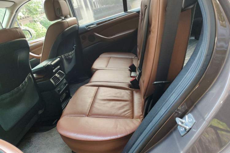 Used BMW X5 2011 xDrive35i Luxury Model
