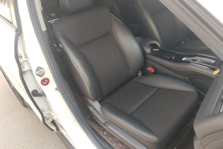 Used Honda Vezel 2020 1.5L CVT Pioneer Edition Right Front Seat