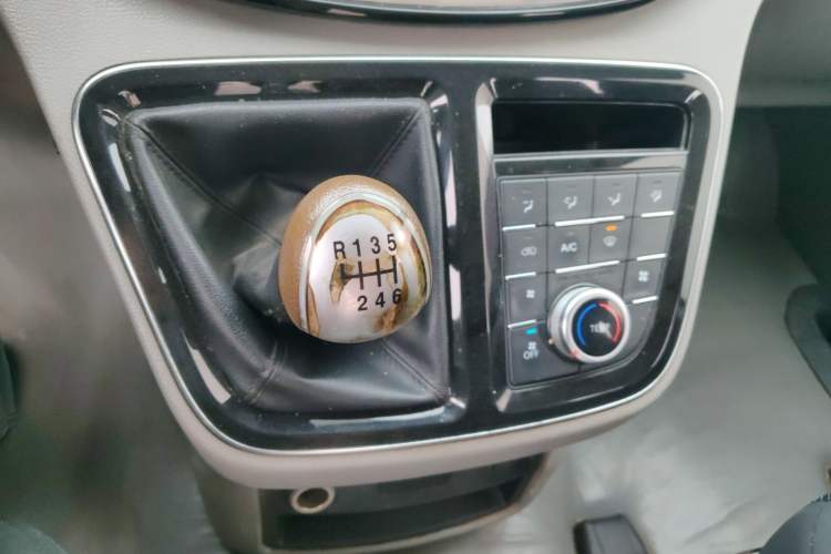 Used JAC Refine M4 2017 1.9T Diesel Manual Luxury Model Gear Lever