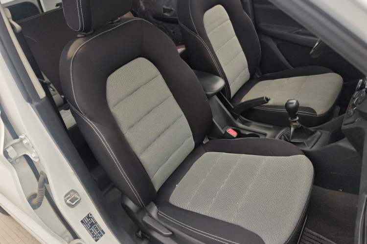 Used Wuling Hongguang 2019 1.5L S Basic Version China VI Standard LAR
