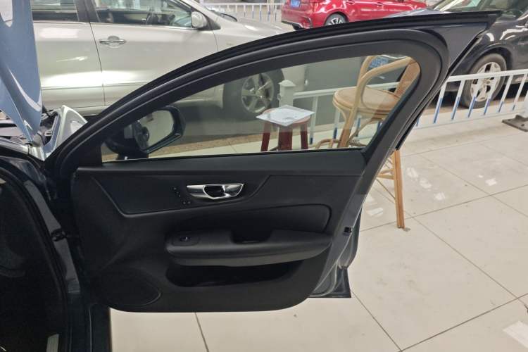 Used Volvo S60 2020 T4 Zhiyuan Luxury Edition
