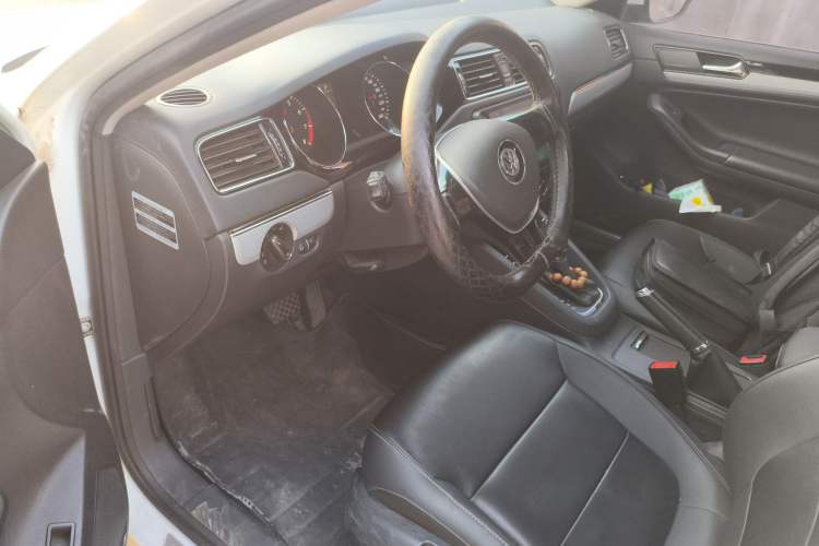 Used Volkswagen Sagitar 2015 1.6L Automatic Comfort Model Driver Seat