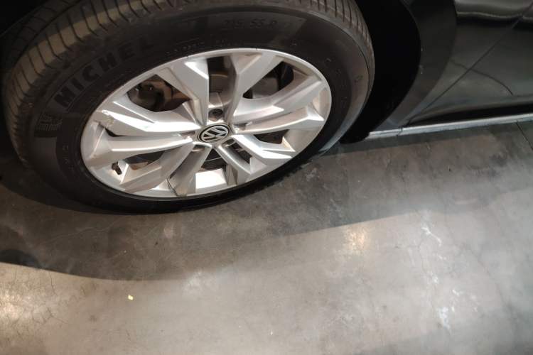 Used Volkswagen Magotan 2018 330TSI DSG Luxury Model Left Front Wheel Hub