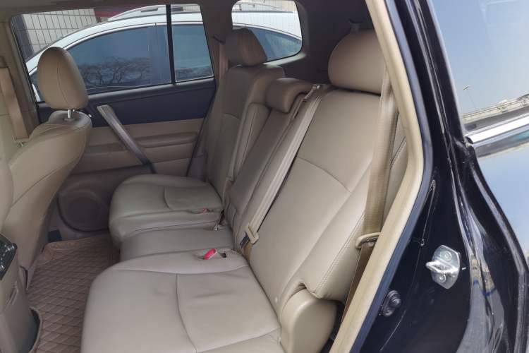 Used Toyota Highlander 2012 2.7L Two-Wheel Drive 7-Seater Luxury Edition Left Rear Seat