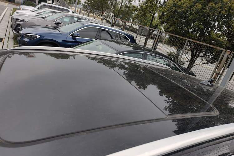 Used Volkswagen ID.4 CROZZ 2021 Long-Range PRO Two-Wheel Drive Version Roof