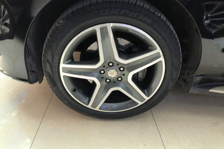 Used Mercedes-Benz GLE 2015 GLE 400 4MATIC Left Front Wheel Hub