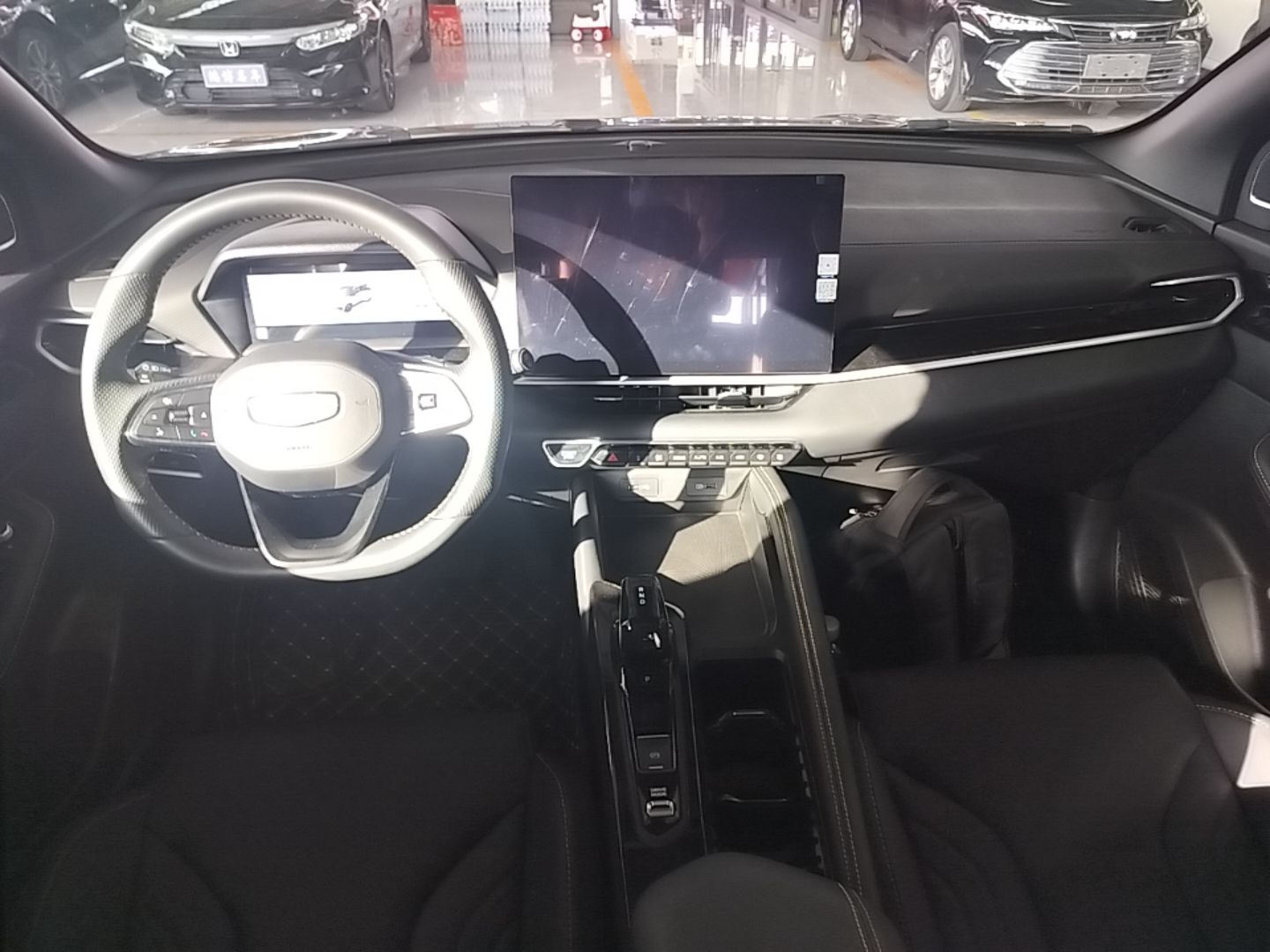 Geely Auto Coolray 2025 Bin Yue L 1.5T DCT Starlight Edition — снимка 12