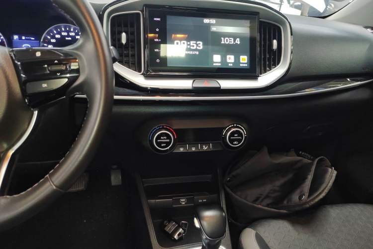 Used Kia kx1 Stonic 2019 1.4L Automatic Fun Edition China VI Audio And AC Panel