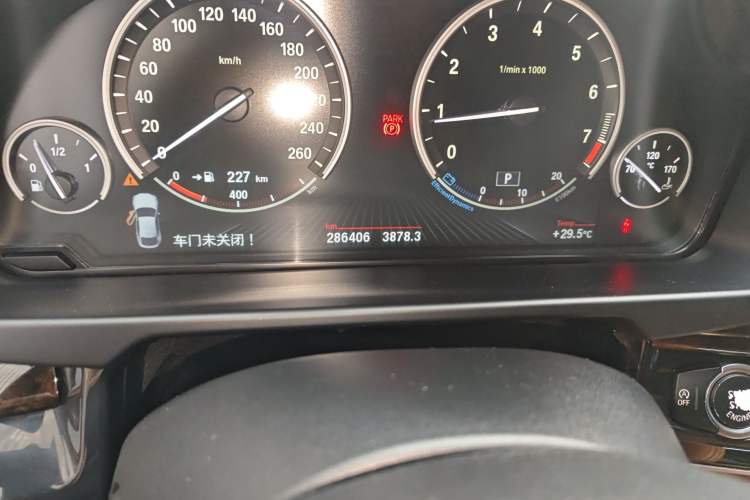 Used BMW X6 2015 xDrive28i Odometer Close Up