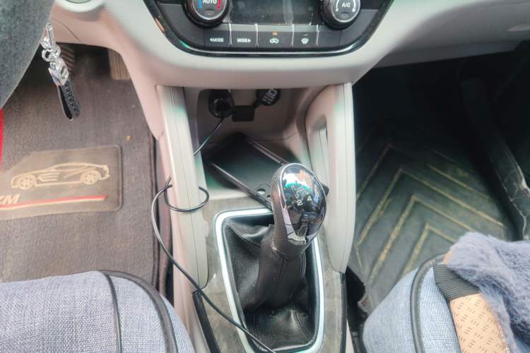 Used Foton Jiatu im6 2017 1.5L Zhiyue Model Gear Lever