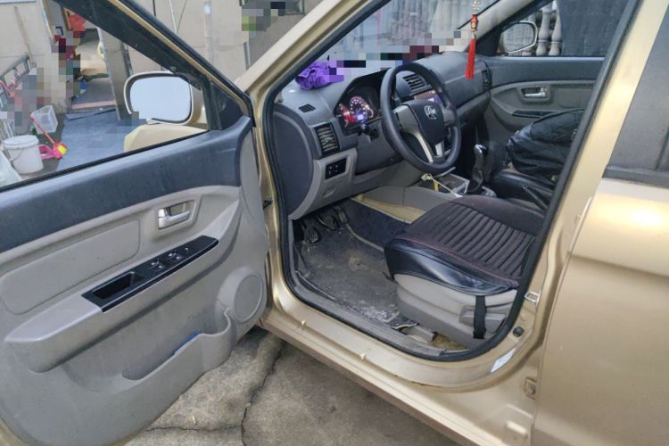 Used BAIC Weiwang M20 2014 1.5L practical type BJ415A Driver Seat