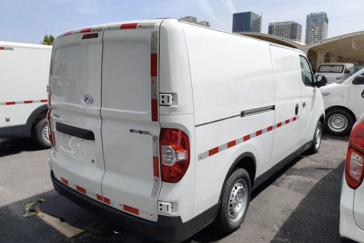 Used SAIC MAXUS EV30 2023 Pure-Electric Smart Logistics Expert with Long Wheelbase Guoxuan