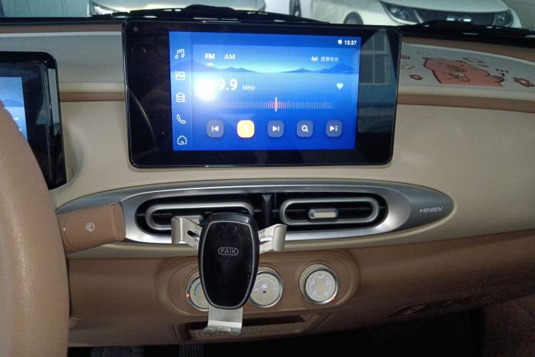 Used Wuling Hongguang MINIEV 2025 Four-Door Version Zhenxiang+ Edition Audio And AC Panel