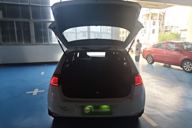 Used Volkswagen Golf 2017 1.6L Automatic Comfort Million-Vehicle Anniversary Edition