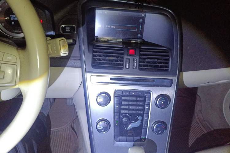 Used Volvo XC60 2012 T5 Zhiya Edition Audio And AC Panel