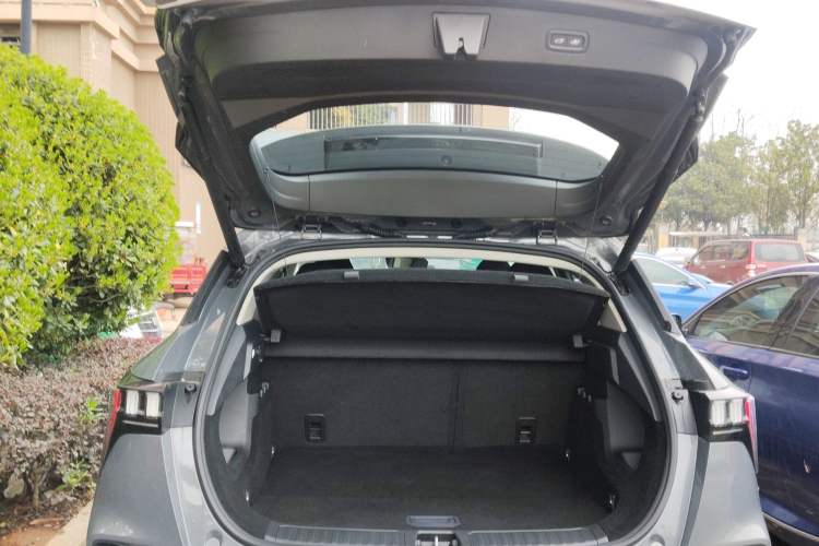 Used Lynk & Co 06 EM-P 2022 PHEV 84 km Range Pro Version
