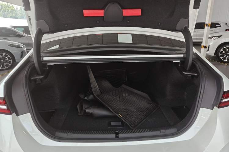 Used BMW i5 2024 eDrive 35L Luxury Model with M Sport Package
