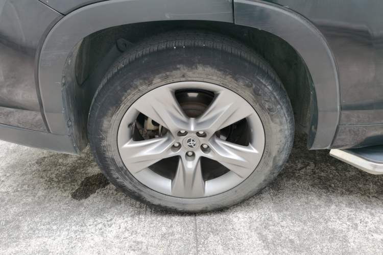 Used Toyota Highlander 2015 2.0T Four-Wheel Drive Luxury Edition 7-Seater Right Rear Wheel Hub