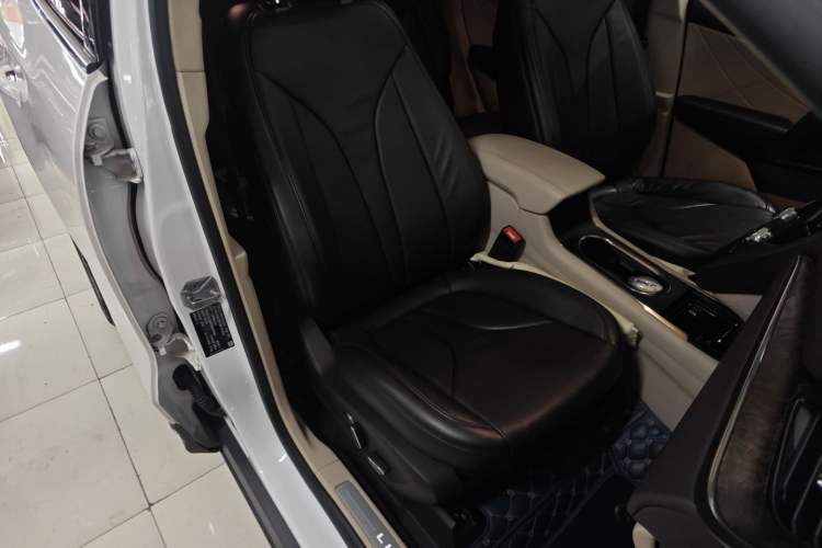 Used Lincoln MKC 2017 2.0T Two-Wheel-Drive Luxury Edition