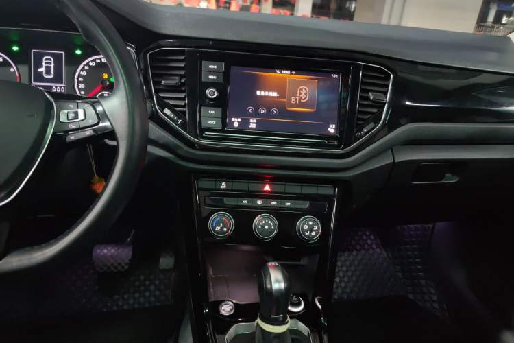 Used Volkswagen T-ROC 2019 280TSI DSG Two-Wheel Drive Comfort Version China VI Standard
