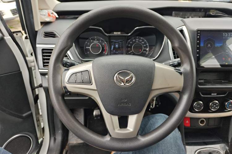 Used HYOSOW H3 2015 1.5L manual Comfort trim level
