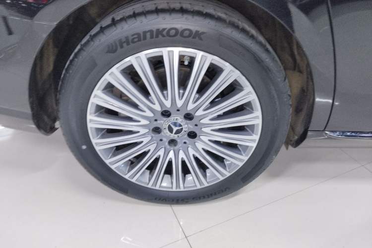 Used Mercedes-Benz E-Class 2022 Second Facelift E 300 L Fashion Edition
