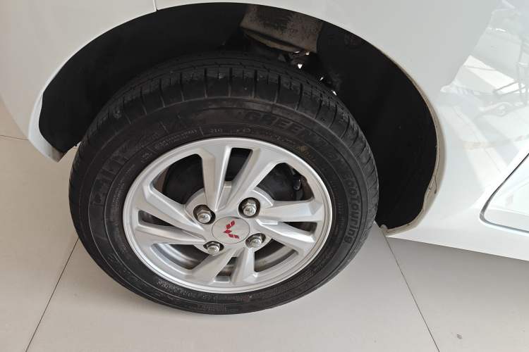 Used Wuling Hongguang MINIEV 2020 Zizai Version Lithium-NMC Right Rear Wheel Hub