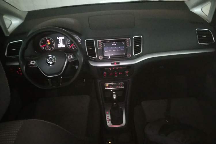 Used Volkswagen Sharan 2018 380TSI Comfort Edition 7-Seater Center Console