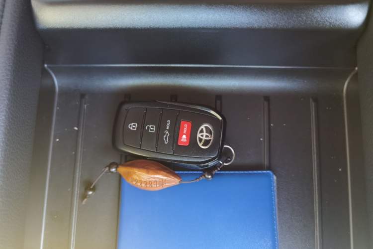 Used Toyota Tundra  Vehicle Key