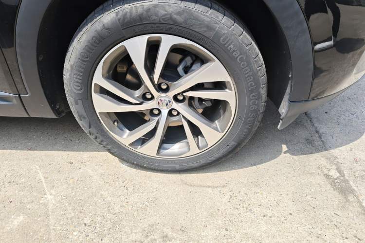 Used Buick Envision 2022 Encore S 552T Two-Wheel-Drive Luxury Model Right Front Wheel Hub