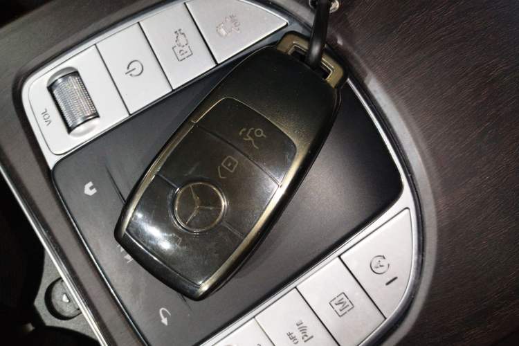 Used Mercedes-Benz GLC 2020 Facelift GLC 260 L 4MATIC Luxury Edition Vehicle Key