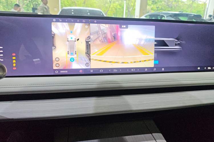 Used Geely Galaxy E8 2024 665 km Range Rear-Drive Starship Long-Range Version Audio And AC Panel