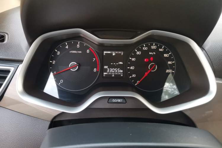 Used Baojun 310W 2017 1.5L Manual Comfort Version China V Odometer Close Up