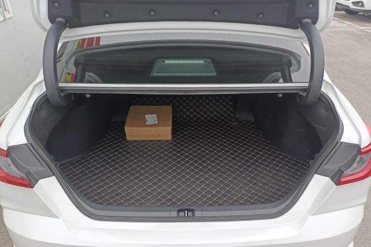 Used Toyota Camry 2024 Dual-Motor 2.0 HGVP Luxury Edition
