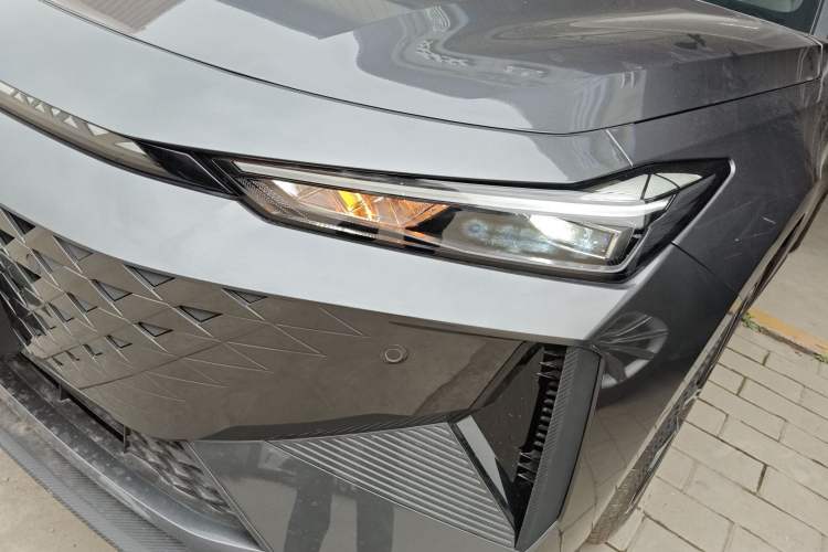 Used CHANGAN UNI-V iDD 2024 Blue Whale Smart Electric iDD 136km ZhiKu Model
