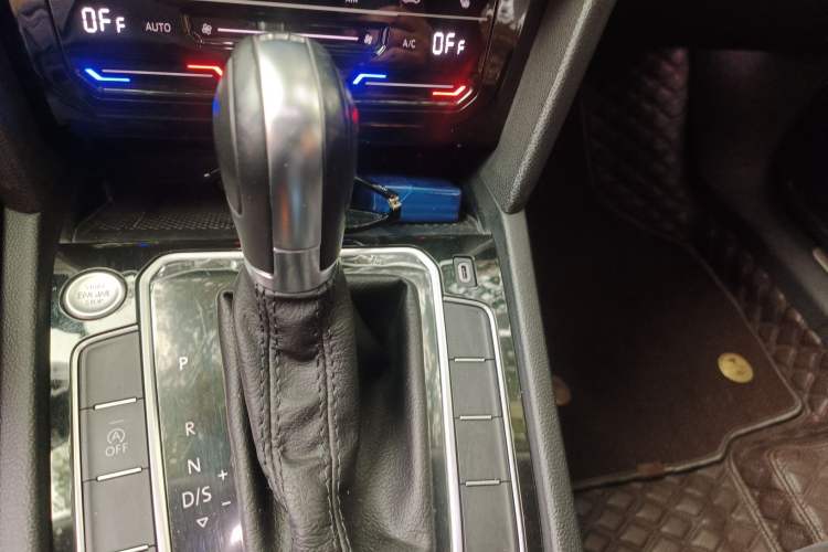 Used Volkswagen Magotan 2021 330TSI DSG 30th Anniversary Edition Gear Lever