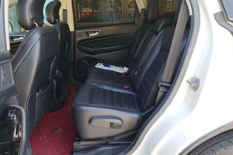 Used Ford Edge 2015 2.0T GTDi Two-Wheel-Drive High-Line Version
