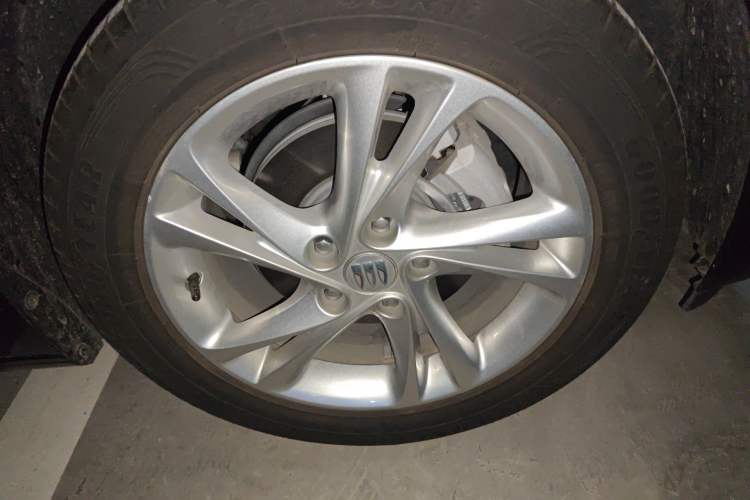 Used Buick Regal 2024 25T Deluxe Edition Right Front Wheel Hub
