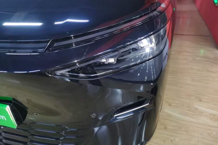 Used XPeng X9 2025 740 Ultra-Long Range Max Left Front Headlight