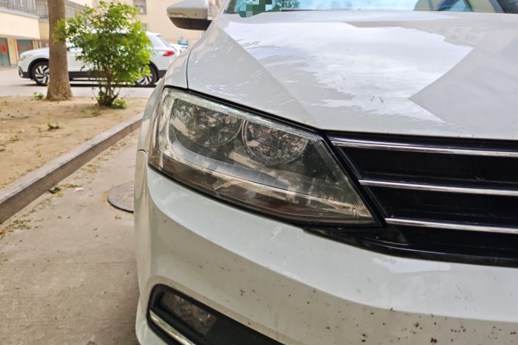 Used Volkswagen Sagitar 2018 1.6L Manual Comfort Model Right Front Headlight