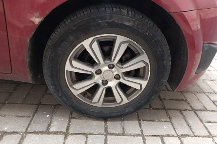 Used Chevrolet Aveo Sonic 2011 Sedan 1.4L MT SL
