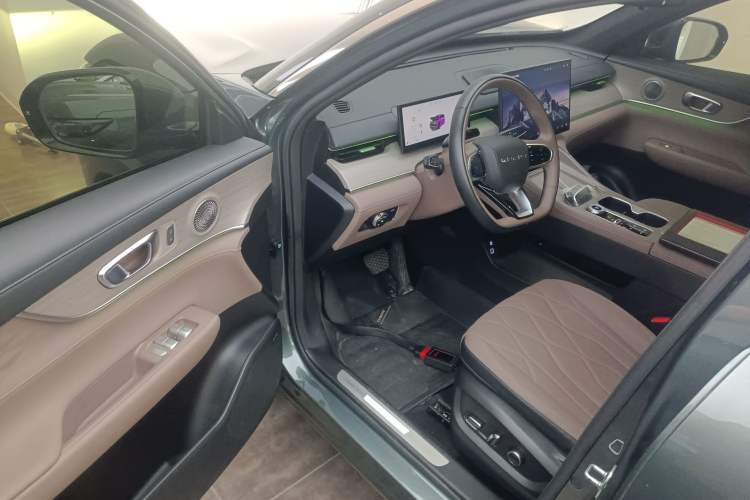 Used Chery Tiggo 8 PLUS 2025 290TGDI DCT Prestige 5-Seater Driver Seat